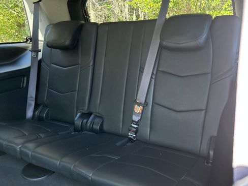 Used 2017 Cadillac Escalade Premium Luxury image 33