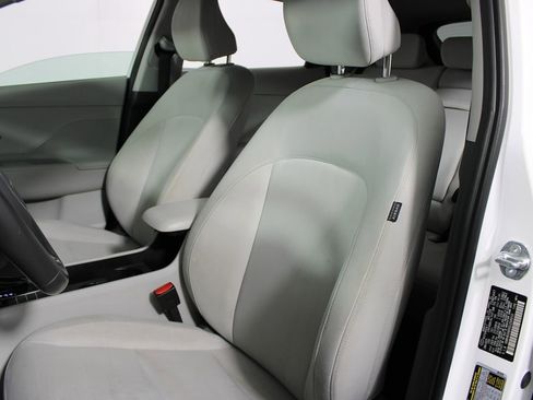 Used 2025 Hyundai Kona SEL FWD image 8