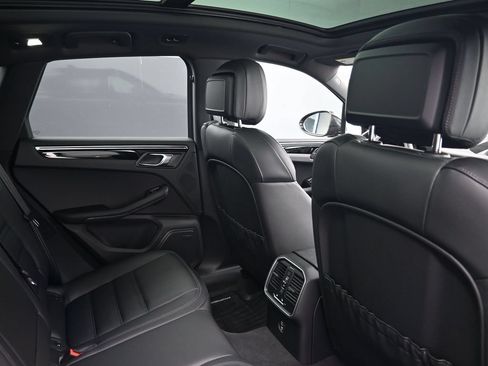 Used 2026 Porsche Macan AWD/4WD image 7