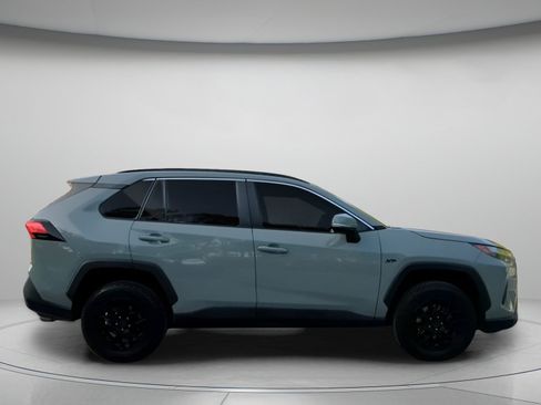 Used 2022 Toyota RAV4 XLE w/ Convenience Package FWD image 32