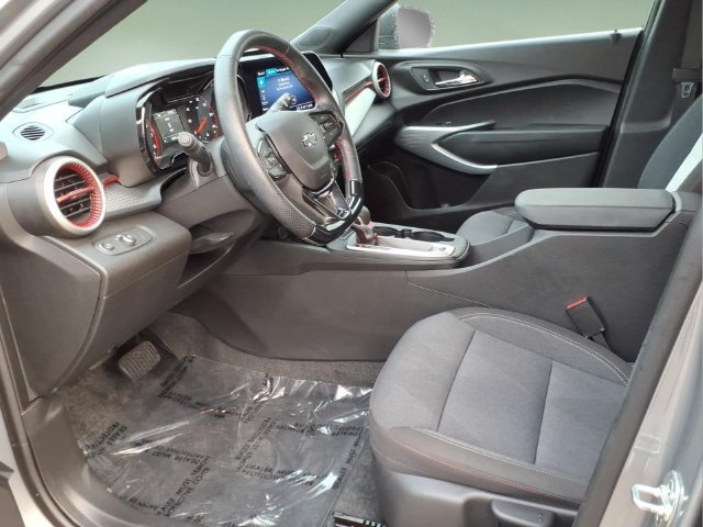 Used 2024 Chevrolet Trax RS FWD image 11