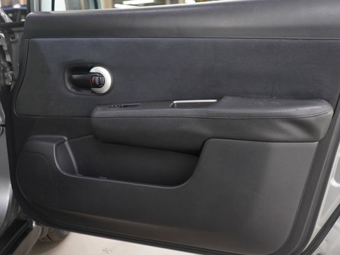 Used 2009 Nissan Versa 1.8 S w/ PWR Pkg image 9