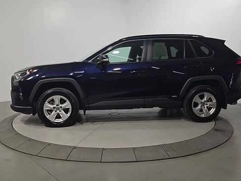 Used 2021 Toyota RAV4 XLE w/ Convenience Package image 2