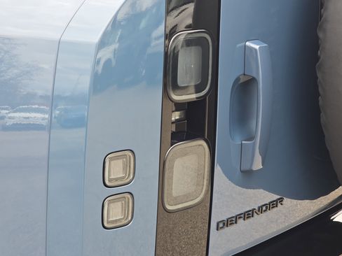 New 2026 Land Rover Defender 110 X-Dynamic SE image 34