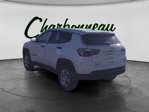 Used 2022 Jeep Compass Sport image 3