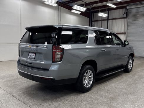 Used 2023 Chevrolet Suburban LT image 17