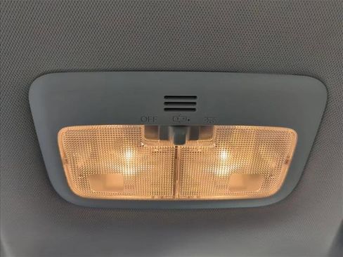 Used 2017 Toyota Corolla L image 21