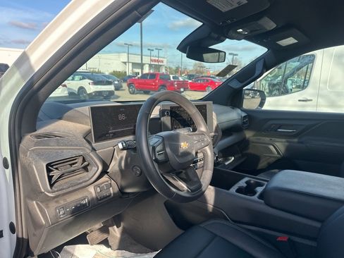 Used 2024 Chevrolet Silverado EV W/T image 9
