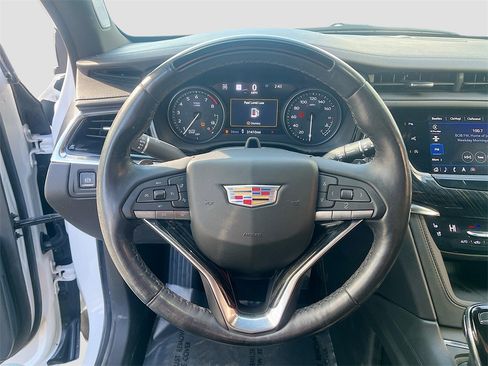 Used 2022 Cadillac XT6 Premium Luxury w/ Technology Package image 11