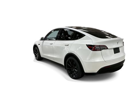 Certified 2023 Tesla Model Y 2WD image 3