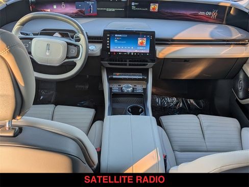 Used 2025 Lincoln Nautilus Reserve image 30