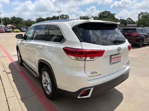 Used 2017 Toyota Highlander Limited FWD image 7