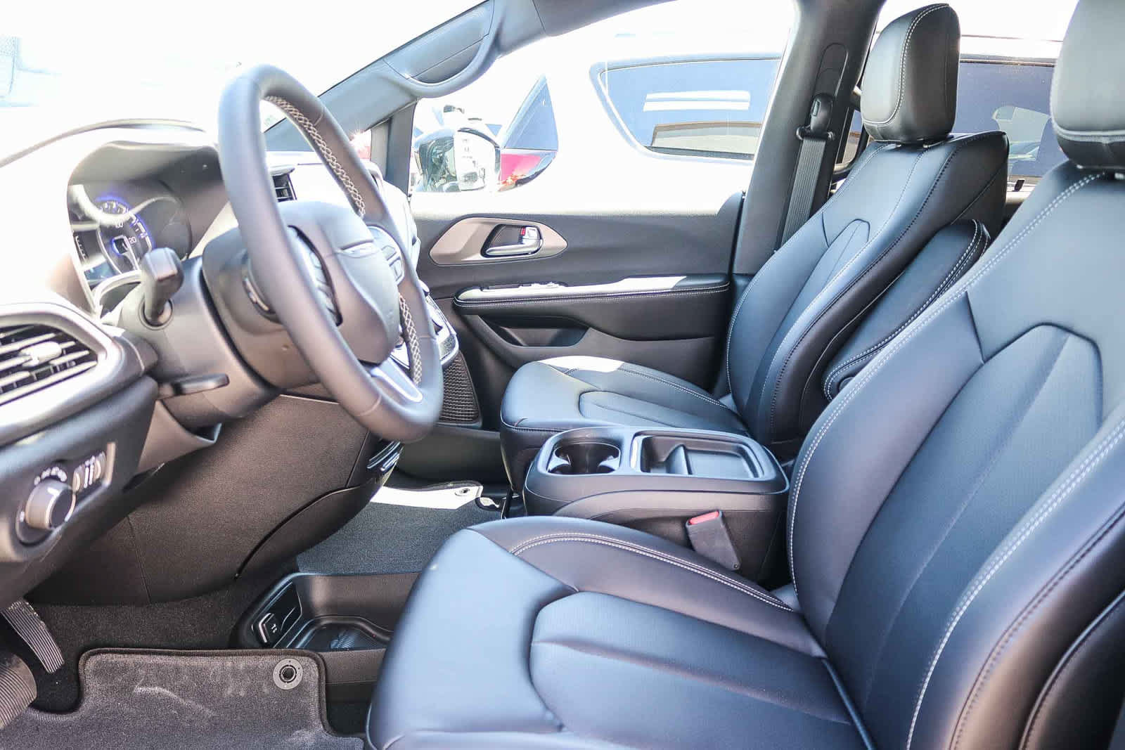 New 2027 Chrysler Pacifica Select FWD image 19