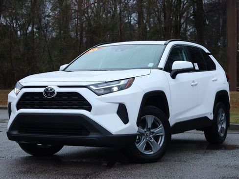 Used 2025 Toyota RAV4 XLE image 1