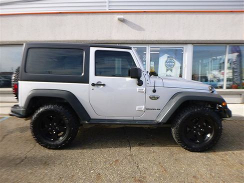 Used 2012 Jeep Wrangler Call of Duty image 4