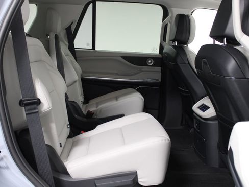 New 2026 Lincoln Navigator Reserve image 32