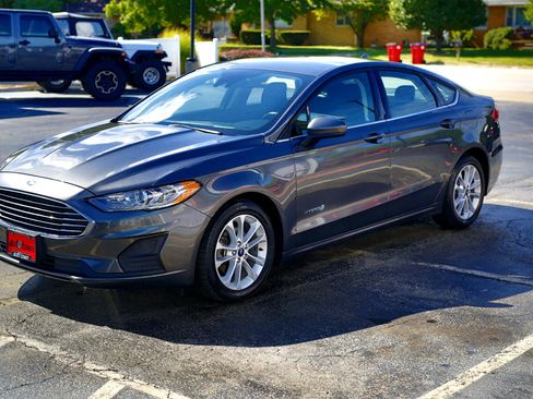 Used 2019 Ford Fusion SE image 3