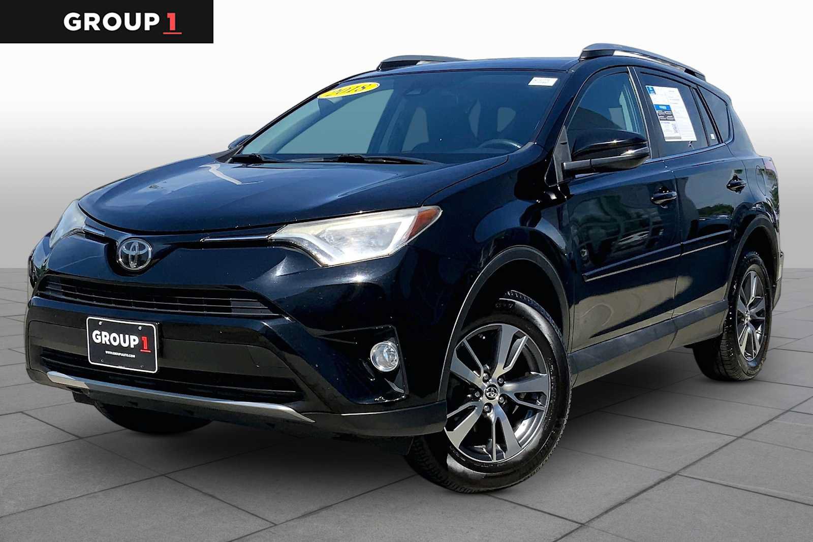 Used 2018 Toyota RAV4 XLE AWD/4WD image 1