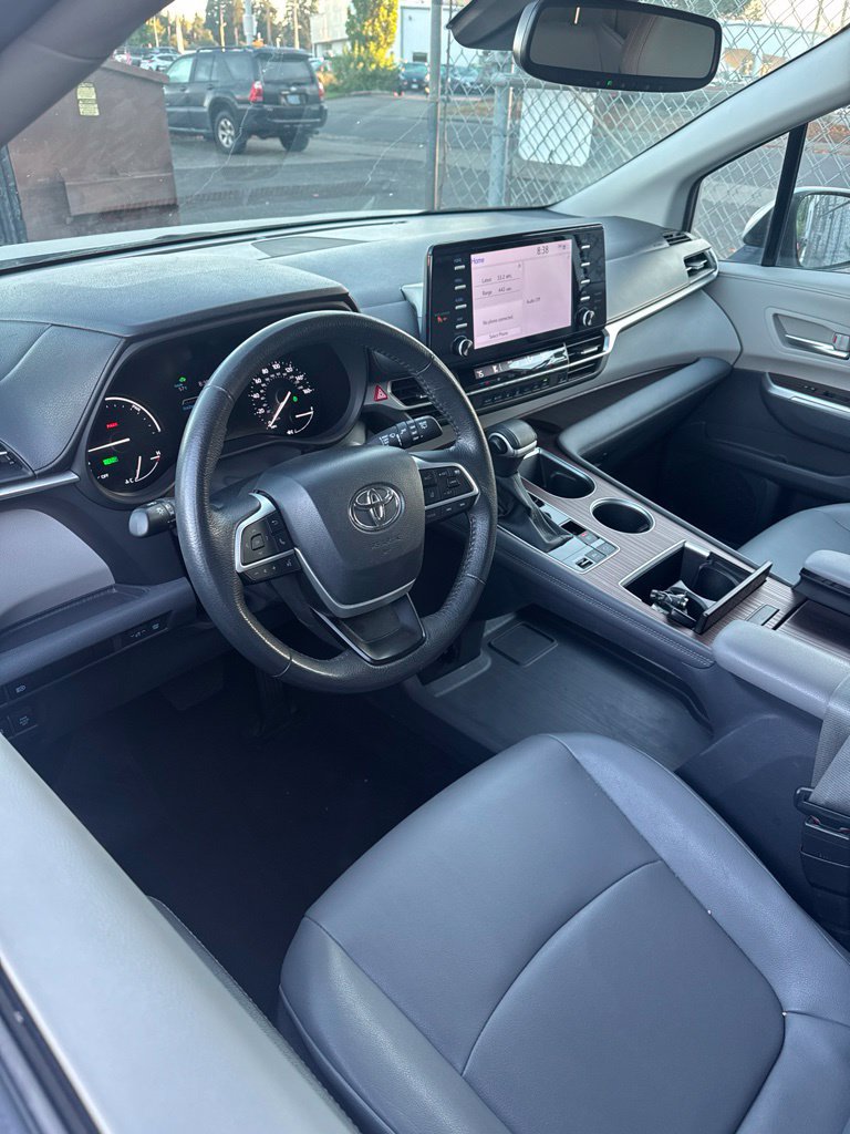 Certified 2024 Toyota Sienna XLE FWD image 2