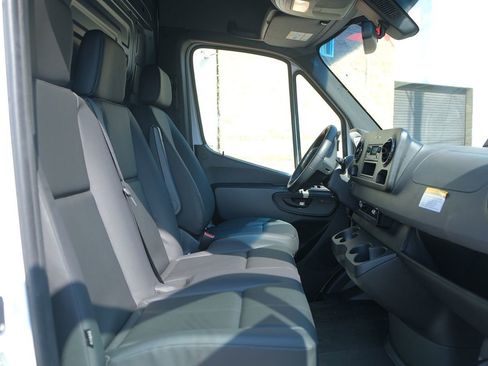 Used 2025 Mercedes-Benz Sprinter 2500 image 20
