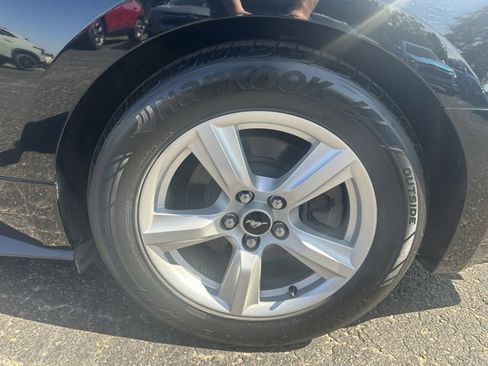 Used 2017 Ford Mustang Coupe image 10