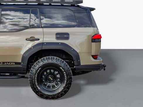 Used 2025 Lexus GX 550 image 11