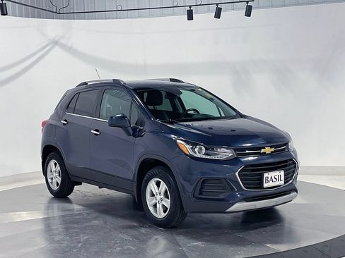 Used 2018 Chevrolet Trax LT w/ LT Convenience Package AWD/4WD image 37
