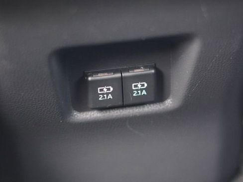 Used 2020 Toyota RAV4 XLE w/ Convenience Package FWD image 37