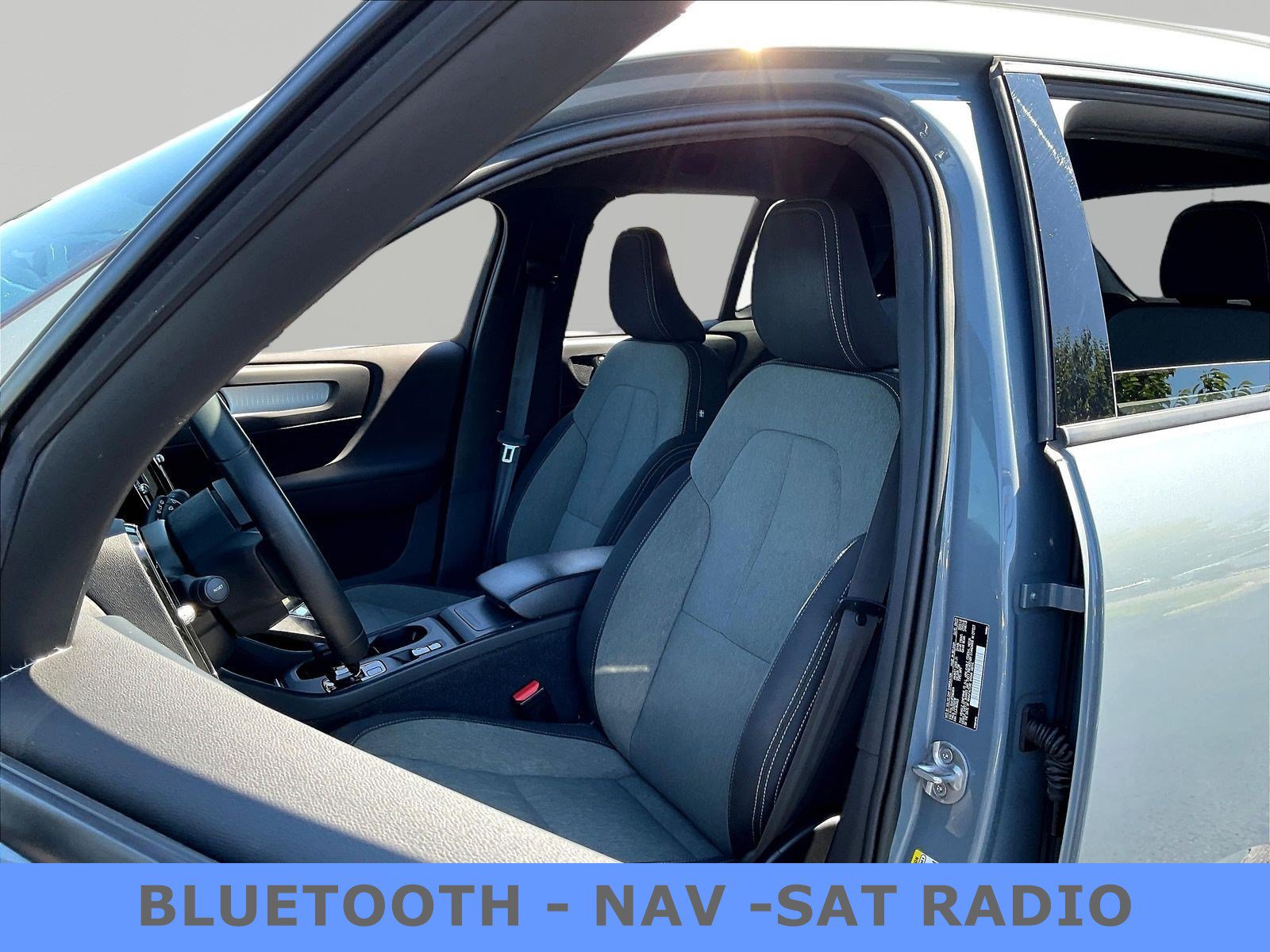 Used 2023 Volvo XC40 B5 Core AWD/4WD image 21