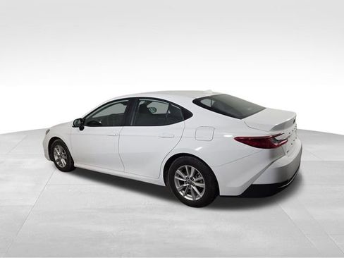 Used 2025 Toyota Camry LE image 10