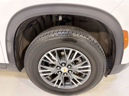 Used 2024 Chevrolet Traverse LT FWD image 30