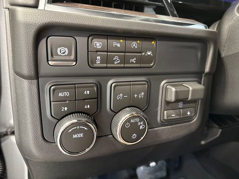 New 2026 Chevrolet Suburban LS w/ Max Trailering Package AWD/4WD image 9
