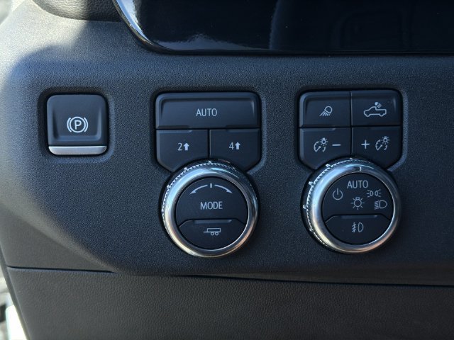 Used 2025 GMC Sierra 1500 SLT AWD/4WD image 31