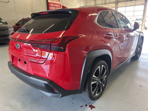 Used 2024 Lexus UX 250h FWD image 4