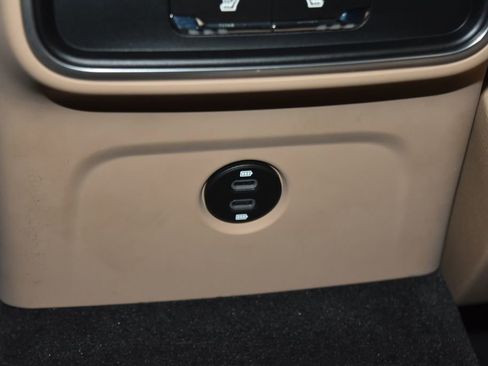 Certified 2025 Porsche Macan image 22