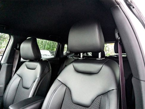 New 2026 Jeep Compass Latitude image 9