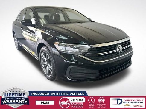 Used 2024 Volkswagen Jetta SE FWD image 1