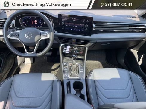 Used 2025 Volkswagen Jetta SEL FWD image 29