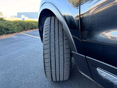 Used 2018 Ford Explorer Limited image 31