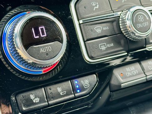 Used 2022 GMC Yukon XL Denali image 14