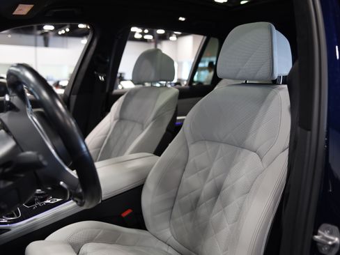 Used 2024 BMW X7 xDrive40i w/ M Sport Package AWD/4WD image 16