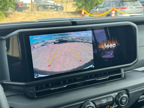 Used 2025 Jeep Wrangler Unlimited Rubicon image 23