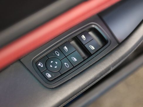 Used 2022 Porsche Taycan RWD image 11