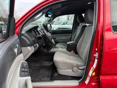 Used 2012 Toyota Tacoma 4x4 Double Cab w/ SR5 Pkg image 2