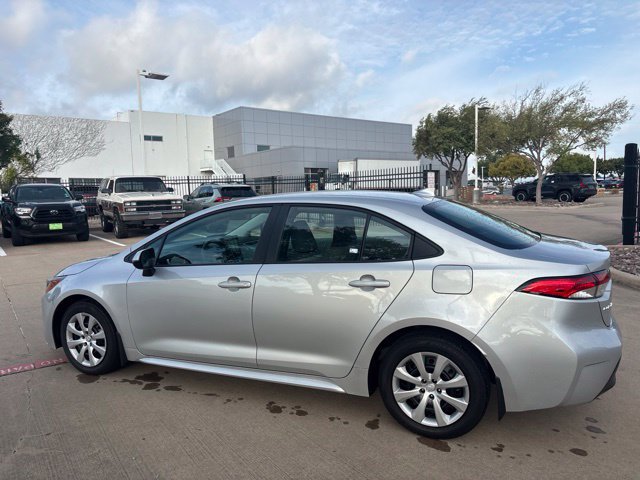 Used 2025 Toyota Corolla LE FWD image 8