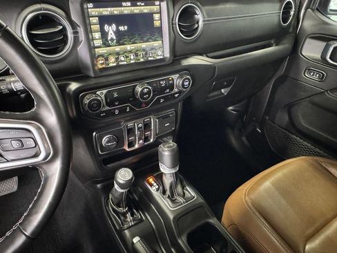 Used 2021 Jeep Wrangler Unlimited Sahara w/ Uconnect 4C Nav & Sound Group AWD/4WD image 18