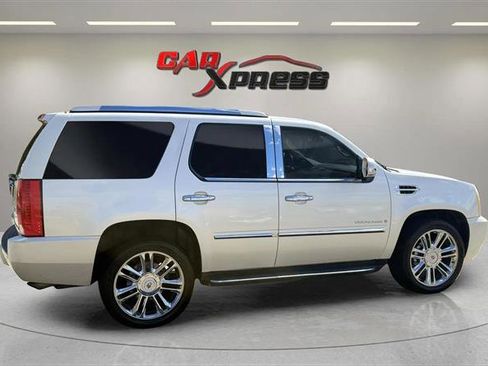 Used 2009 Cadillac Escalade AWD image 7