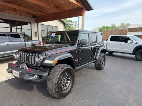 Used 2024 Jeep Wrangler Unlimited Rubicon w/ XTREMEE 35" Tire Package image 22