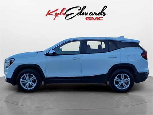 Used 2024 GMC Terrain SLE image 8