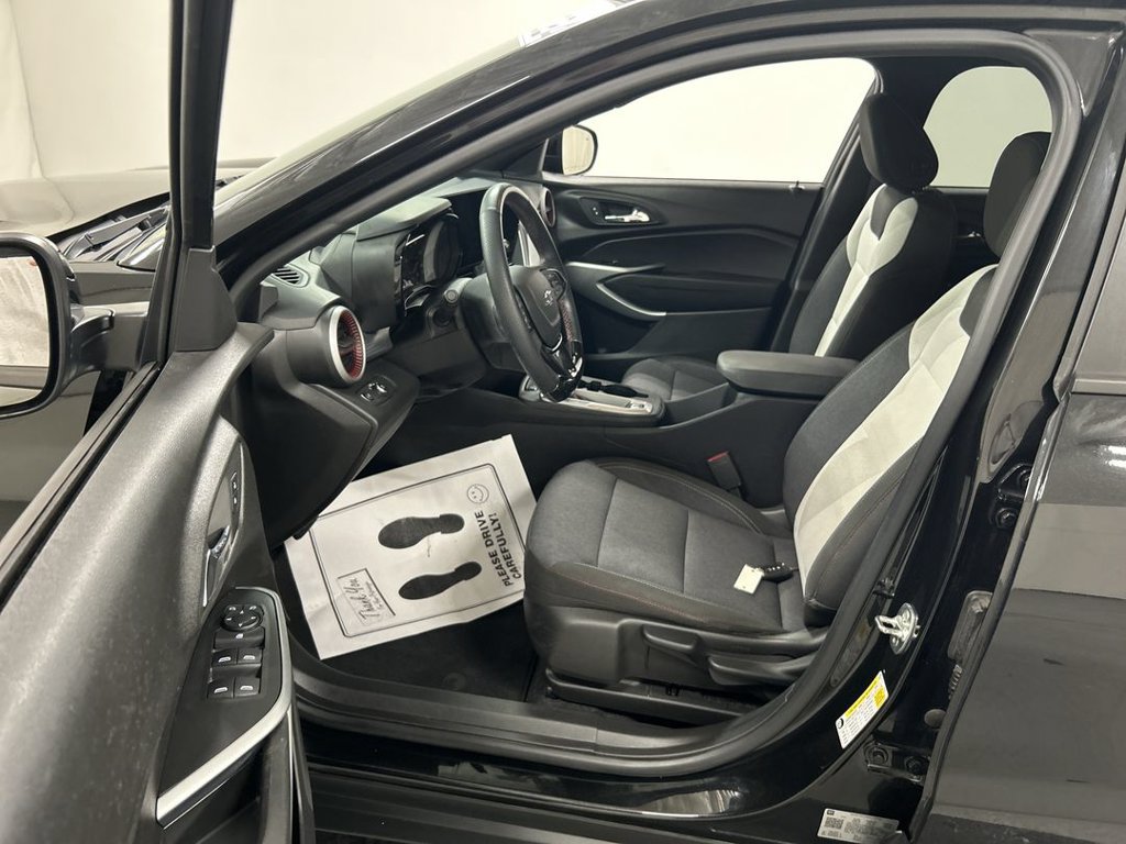 Certified 2024 Chevrolet Trax RS w/ Driver Confidence Package FWD image 9